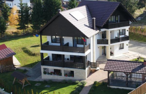 Aqualina Colibita - pe malul lacului